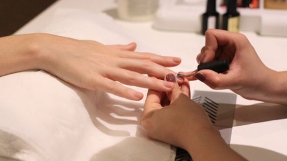 Merlot and Manicure at Plaza Premium Lounge Heathrow