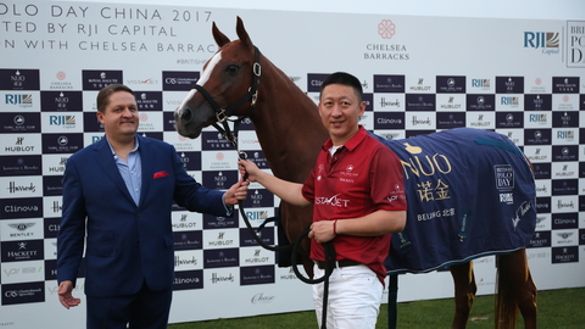 NUO Hotel Beijing’s General Manager Adrian Rudin presenting Best Pony Award