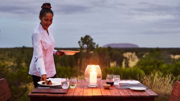 Tali Wiru dining under the stars