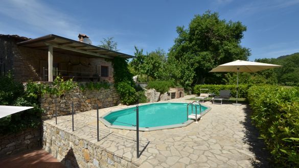 Capanna di Camporata with private pool