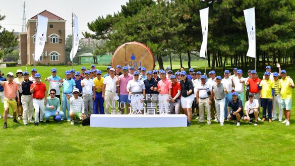 Group photo at golf course