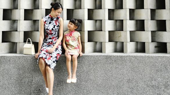 Customers clad in qipao/cheongsam can pose for photos taken by professional photographer to capture their unique Hong Kong experience.