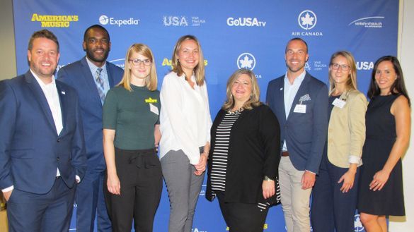 Sie luden zur Filmnacht ins IMAX-Kino im Luzerner Verkehrshaus (v.l.): Sam Hancock (Brand USA London), James Namude (Brand USA Washington DC), Anita Schiller (Lieb Management), Amanda Davis und Cathy Domanico (beide Brand USA Washington DC), Florian Renne