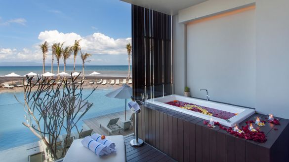 Jacuzzi Suite at Wyndham Tamansari Jivva Bali