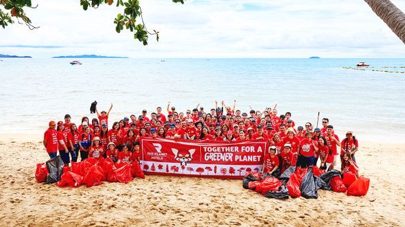 Red Planet Hotels - Beach clean-up