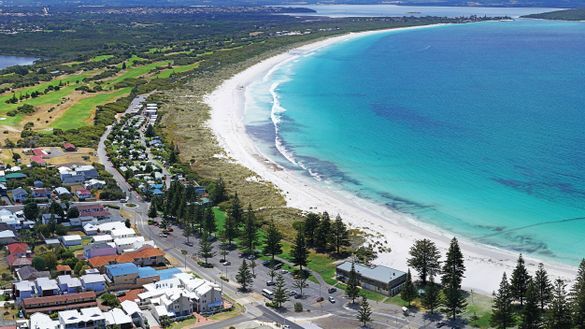 Middleton Beach Aerial showing hotel site courtesy DevelopmentWA.jpg