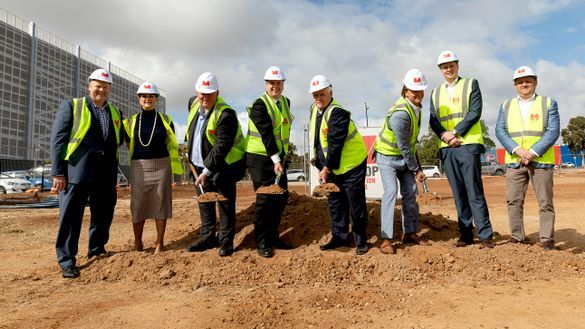 Aaron Mossop (BDM Mossop Construction), Sonia Lefevre (Hotellerie), Neil Mossop (MD Mossop), Glen Docherty (Mayor of Playford), Andrew Russell Price (owner Playford City Hotels), Barry Robinson (President and Managing Director International Operations Wyn Aaron Mossop (BDM Mossop Construction), Sonia Lefevre (Hotellerie), Neil Mossop (MD Mossop), Glen Docherty (Mayor of Playford), Andrew Russell Price (owner Playford City Hotels), Barry Robinson (President and Managing Director International Operations Wyn