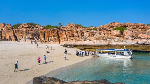 Xplorer tender beach landing - Kimberley Coast. Image Isaac Forman