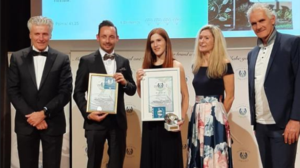 Nobert Hintermayer, European Health Spa Award Initiator und Verleger, Christian Holzer, 5 Sterne Spa Hotel Jagdhof, sowie ORF-Moderatorin Oliva Peter und Prof. Dr. Kai Illing. FA Joanneum Gesundheits- und Tourismusmanagement (v.l.n.r.) Nobert Hintermayer, European Health Spa Award Initiator und Verleger, Christian Holzer, 5 Sterne Spa Hotel Jagdhof, sowie ORF-Moderatorin Oliva Peter und Prof. Dr. Kai Illing. FA Joanneum Gesundheits- und Tourismusmanagement (v.l.n.r.)