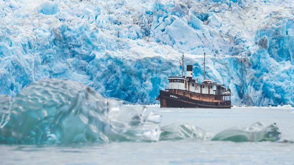 With just six cozy cabins, guests are close to the action and even to the life-giving ocean itself. 