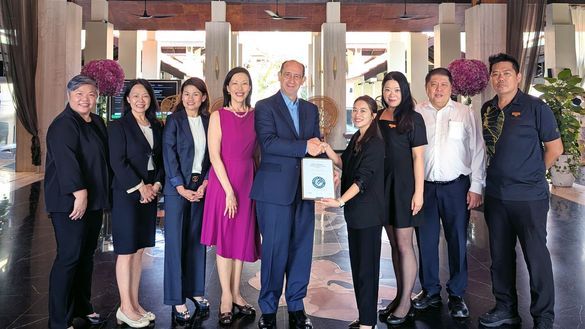 With the team of Sofitel Singapore Sentosa Resort & Spa is Cavaliere Giovanni Viterale (middle) receiving the certification from Ms Hooi Kim Yeap, Auditor, Control Union Singapore Pte Ltd