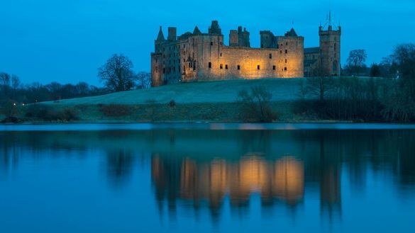 Linlithgow Palace and St Michael's Parish Church by Linlithgow Loch