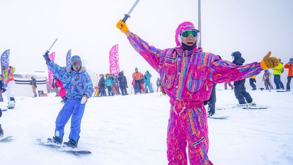 Bandaisan Onsen Hotel - Retro Skiing