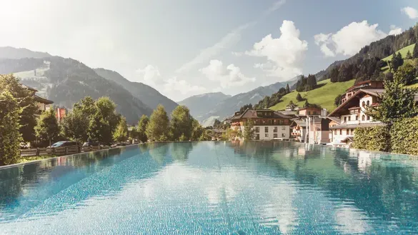 Hotel Nesslerhof: The outdoor infinity pool. Hotel Nesslerhof: The outdoor infinity pool.