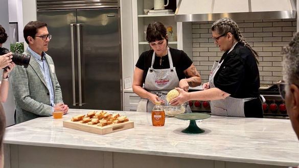 PICTURED: L to R – Sid Evans, editor in chief of Southern Living, Kinsey Muller and Jess Sagun of Winna’s Kitchen PICTURED: L to R – Sid Evans, editor in chief of Southern Living, Kinsey Muller and Jess Sagun of Winna’s Kitchen