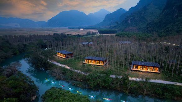 A hidden gem amidst the wilderness, Blue Diamond Retreat is surrounded by lush forests, imposing mountains and winding rivers and lakes.