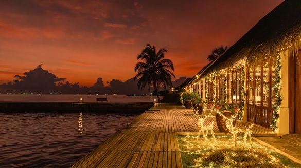 Sheraton Maldives Full Moon Resort & Spa - Pavilion Christmas Lights