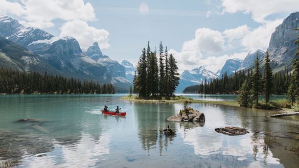 Maligne Lake Cruise by Pursuit