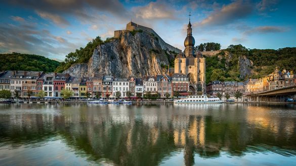 Dinant an der Maas mit Zitadelle und Stiftskirche Notre Dame