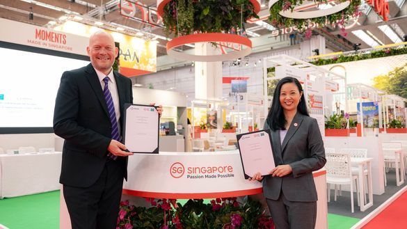 Singapore Tourism Board x Informa MoU Signing_Nick Cole and Ong Huey Hong_Credits Singapore Tourism Board_Photo Tim Goger